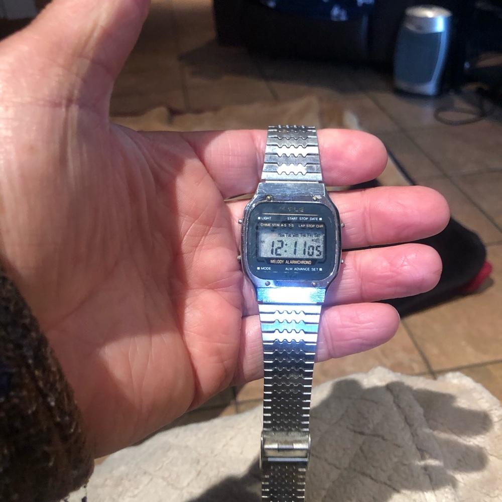 Old Watch Good Working Condition - image 1